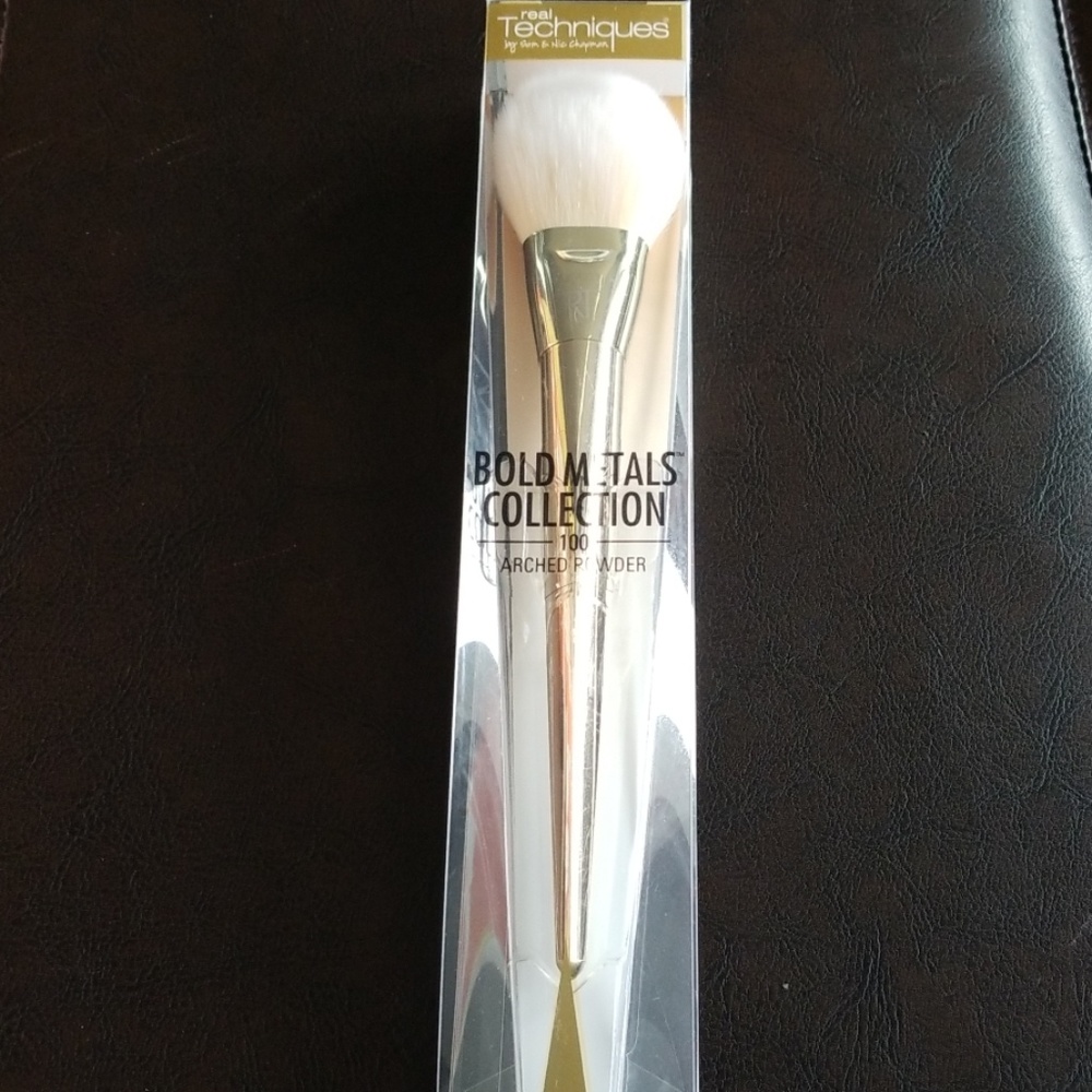 Real Techniques - Arched Powder 100 Brush